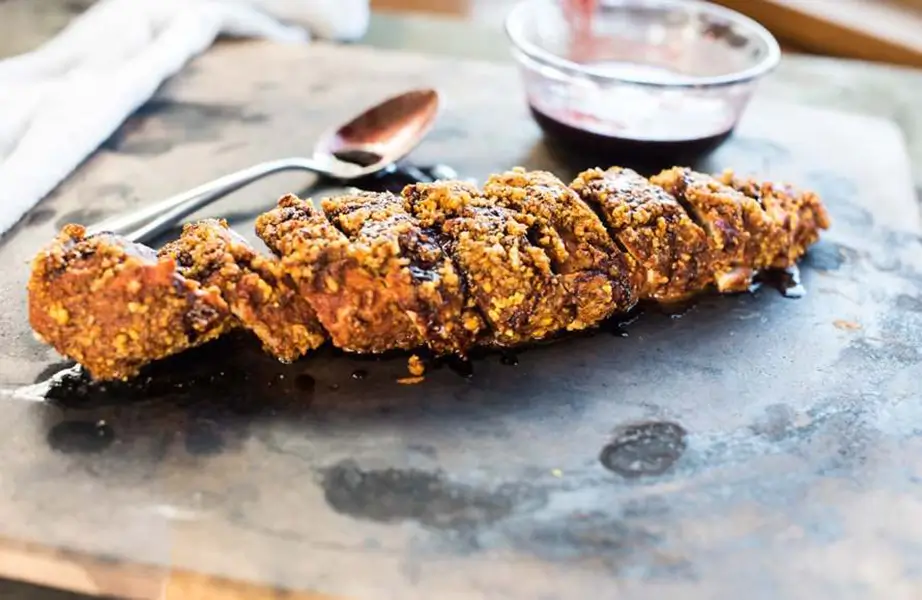 Receita - Lombinhos de Porco com Amêndoas e Molho de Açaí - Tribe Açaí